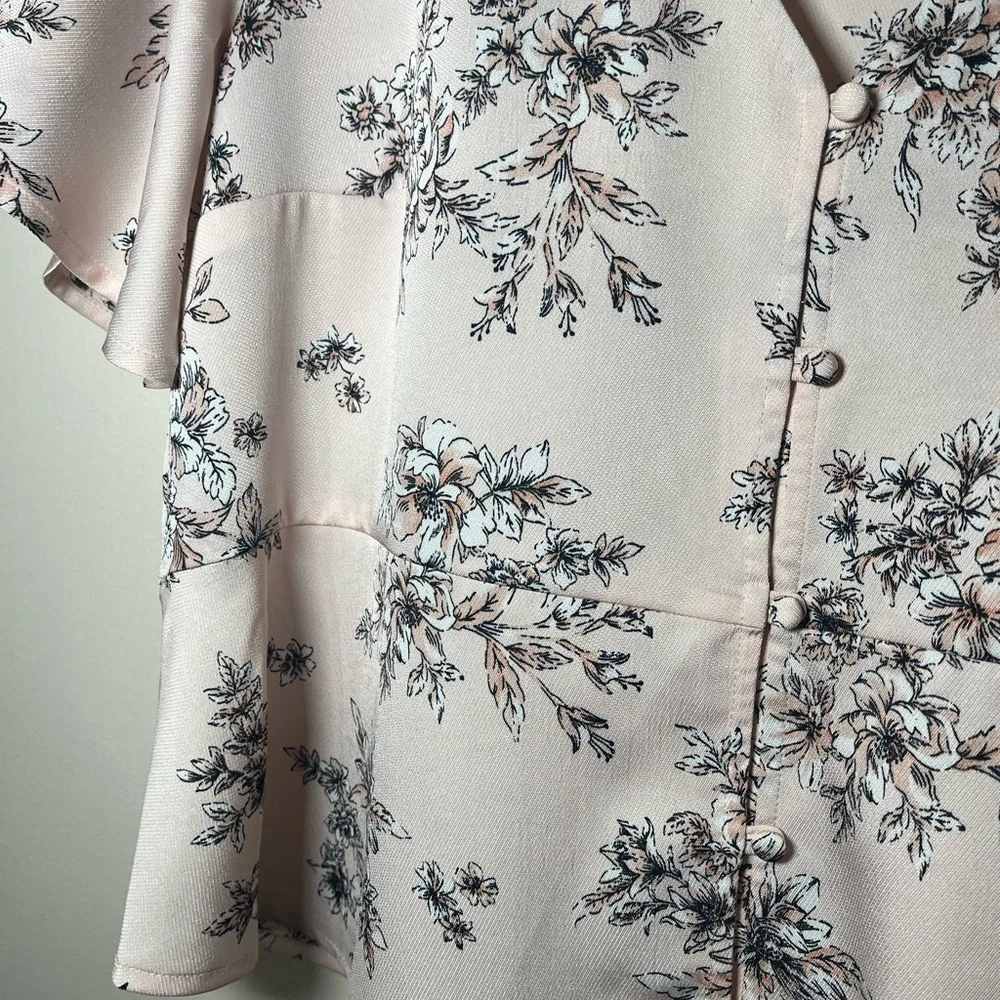 Express Floral Light Pink Button Up Top size Medium women’s - Picture 2 of 9